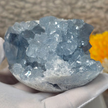 Load image into Gallery viewer, Top-Grade Celestite Specimen Display (Madagascar) – 顶级马达加斯加天青石标本摆件
