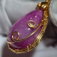 Load image into Gallery viewer, Ruby Wire Wrapped Pendant – 红宝石手工绕线吊坠
