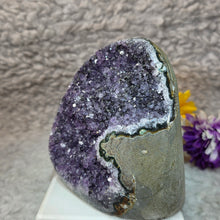 Load image into Gallery viewer, Amethyst Slab Display (Uruguay) – 乌拉圭紫水晶切片摆件
