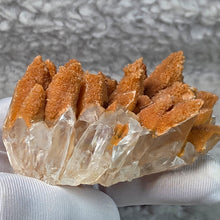 Load image into Gallery viewer, Clear Dogtooth Calcite with Brown Calcite (Secondary Growth) Specimen – 透明犬牙方解石伴褐色次生方解石标本
