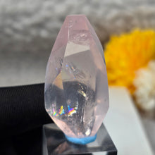 Load image into Gallery viewer, Polished Rose Quartz Azeztulite Display – 抛光粉晶阿赛斯特莱特摆件
