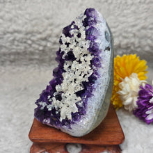 Load image into Gallery viewer, Polished Amethyst with Calcite Display – 抛光紫水晶共生方解石摆件

