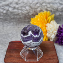 Load image into Gallery viewer, Chevron Amethyst Sphere – 梦幻紫水晶圆球摆件
