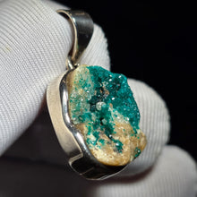 Load image into Gallery viewer, Raw Dioptase Pendant (Congo) – 刚性翠铜矿原石吊坠
