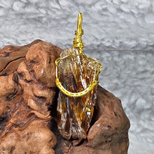 Load image into Gallery viewer, Golden Aragonite Wire Wrapped Pendant – 金色霰石绕线吊坠
