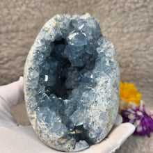 Load image into Gallery viewer, Top-Grade Celestite Specimen Display (Madagascar) – 顶级马达加斯加天青石标本摆件
