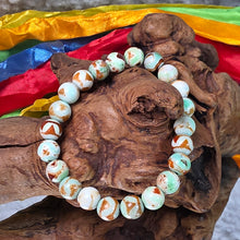 Load image into Gallery viewer, Tibetan Tiger Tooth Green Dzi Bead Bracelet – 西藏虎牙绿天珠手链

