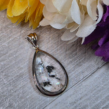 Load image into Gallery viewer, Herkimer Diamond Polished Pendant – 赫基蒙水晶抛光吊坠
