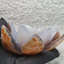 Load image into Gallery viewer, Agate Lotus Flower Carving – Purity &amp; Calm Display
