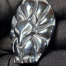 Load image into Gallery viewer, Terahertz 9-Tailed Fox Pendant – 太赫兹九尾狐
