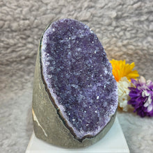 Load image into Gallery viewer, Amethyst Slab Display (Uruguay) – 乌拉圭紫水晶切片摆件
