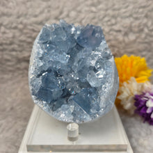 Load image into Gallery viewer, Top-Grade Celestite Specimen Display (Madagascar) – 顶级马达加斯加天青石标本摆件
