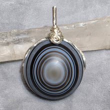 Load image into Gallery viewer, Tibetan Goat Eye Agate Wire Wrapped Pendant – 西藏羊眼玛瑙绕线吊坠
