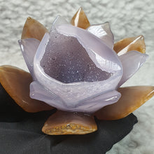 Load image into Gallery viewer, Agate Lotus Flower Carving – Purity &amp; Calm Display

