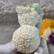Load image into Gallery viewer, Green Apophyllite with Mesolite (India) – 印度绿色鱼眼石共生钠沸石矿标
