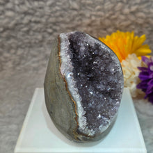 Load image into Gallery viewer, Amethyst Slab Display (Uruguay) – 乌拉圭紫水晶切片摆件
