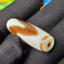 Load image into Gallery viewer, Tiger Tooth Dzi Bead – 虎牙天珠
