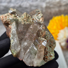 Load image into Gallery viewer, Fuchsite &amp; Limonite on Smoky Quartz (Tanzania) – 坦桑尼亚富铬云母与褐铁矿共生烟晶矿标

