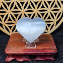 Load image into Gallery viewer, Polished Selenite Heart Shaped Display (5.5cm x 4.5cm) – 透石膏抛光心形摆件
