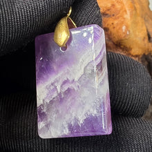 Load image into Gallery viewer, Chevron Amethyst Pendant – 梦幻紫水晶吊坠
