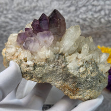 Load image into Gallery viewer, Amethyst on Quartz Specimen (Mogok, Myanmar) – 缅甸抹谷天然紫水晶共生石英矿物标本
