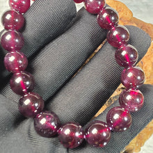 Load image into Gallery viewer, Rhodolite Garnet Bracelet – 紫牙乌石榴石手链
