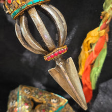 Load image into Gallery viewer, Tibetan Crossed Vajra (Dorje) with Medicine Buddha Display – 十字金刚杵药师佛摆件
