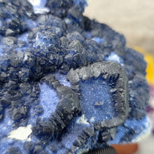 Load image into Gallery viewer, Blue Fluorite on Quartz Specimen (Inner Mongolia) – 内蒙古蓝萤石共生石英矿物标本
