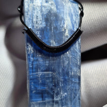 Load image into Gallery viewer, Raw Kyanite with Black Wire Wrapped Pendant – 黑色绕线天然蓝晶石原石吊坠
