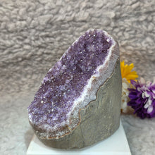 Load image into Gallery viewer, Amethyst Slab Display (Uruguay) – 乌拉圭紫水晶切片摆件
