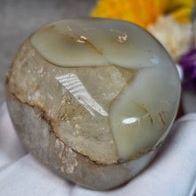 Load image into Gallery viewer, Dendritic Agate Palm Stone – 树枝玛瑙掌心石
