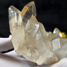 Load image into Gallery viewer, Clear Quartz Cluster Display (Green Ridge, Washington, USA) – 美国华盛顿州 Green Ridge 天然透明水晶簇矿物摆件
