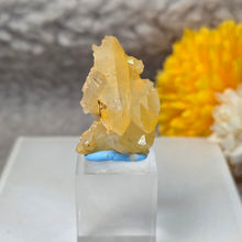 Load image into Gallery viewer, Iridescent Golden Healer Quartz Display (Uri, Switzerland) – 瑞士乌里彩虹金疗愈水晶摆件
