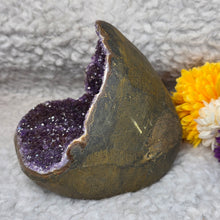Load image into Gallery viewer, Amethyst Money Bag Display – 紫水晶钱袋子摆件
