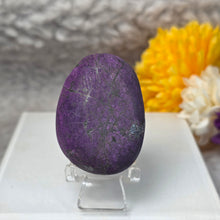 Load image into Gallery viewer, Velvet Purpurite Palm Stone (Brazil) – 巴西天鹅绒紫磷铁矿掌心石
