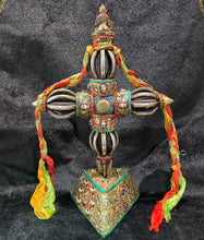 Load image into Gallery viewer, Tibetan Crossed Vajra (Dorje) with Medicine Buddha Display – 十字金刚杵药师佛摆件
