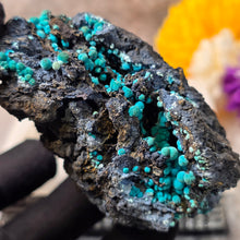 Load image into Gallery viewer, Chrysocolla on Matrix (Planet Mine, Arizona, USA) – 亚利桑那州 Planet Mine 蓝铜矿共生母岩标本
