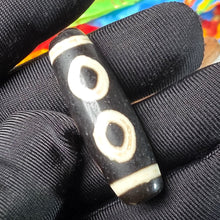 Load image into Gallery viewer, Phoenix 3-Eyed Dzi Bead – 凤三眼天珠
