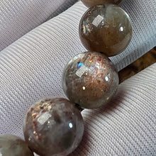 Load image into Gallery viewer, Heliolite Black Sunstone Bracelet – 星辉骨干黑太阳石手链
