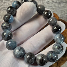 Load image into Gallery viewer, Black Flash Aquamarine Bracelet – 黑爆闪海蓝宝
