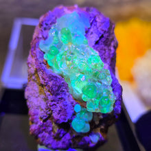 Load image into Gallery viewer, Hyalite Opal Specimen (Mexico) – 墨西哥水胆蛋白石矿标
