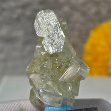 Load image into Gallery viewer, Gemmy Green Apophyllite Specimen Display – 宝石级绿色鱼眼石标本摆件
