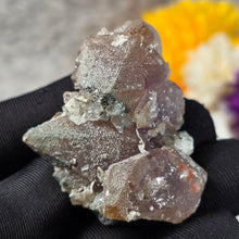 Load image into Gallery viewer, Amethyst with Chlorite and Calcite Specimen (Hubei, China) – 湖北紫水晶共生绿泥石与方解石矿标
