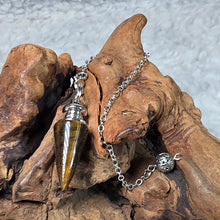 Load image into Gallery viewer, Crystal Pendulum (Thin Shaped) – 水晶细型灵摆
