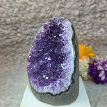 Load image into Gallery viewer, Good Grade Amethyst Slab Display (Uruguay) – 优质乌拉圭紫水晶切片摆件
