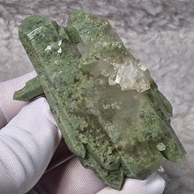 Load image into Gallery viewer, Green Phantom Quartz (Pakistan) – 巴基斯坦绿幽灵水晶
