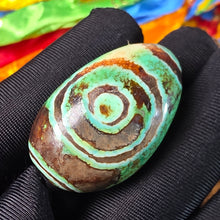 Load image into Gallery viewer, 1-Eyed Back Mountain Dzi Bead – 一眼靠山天珠
