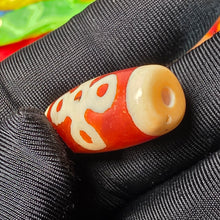 Load image into Gallery viewer, Thunder 5-Eyed Dzi Bead – 闪电五眼天珠
