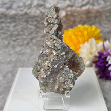 Load image into Gallery viewer, Amethyst with Chlorite and Calcite Specimen (Hubei, China) – 湖北紫水晶共生绿泥石与方解石矿标
