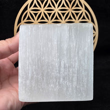 Load image into Gallery viewer, Raw Selenite Square Candle Holder Display (8cm) – 透石膏原矿方形烛台摆件
